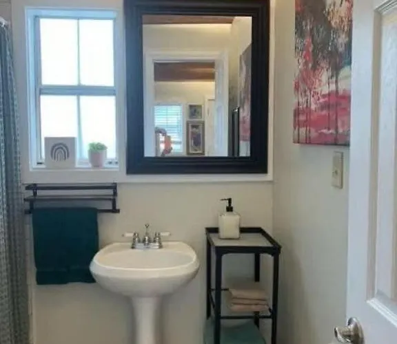 Cozy Free Parking Kitchen & Family Friendly *